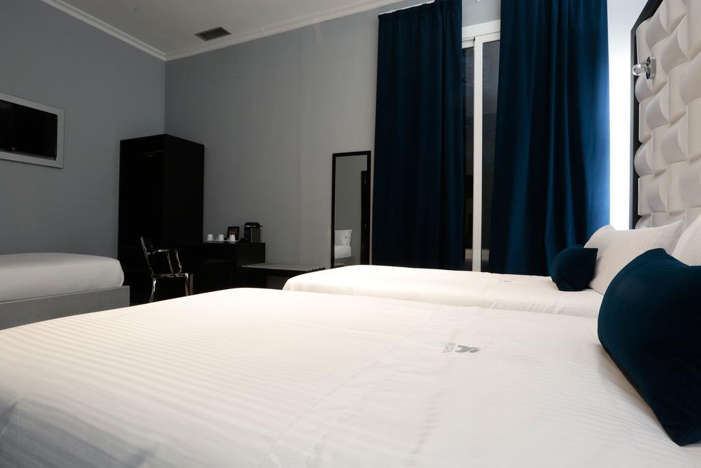 Amra Gran Via Guest house 2*